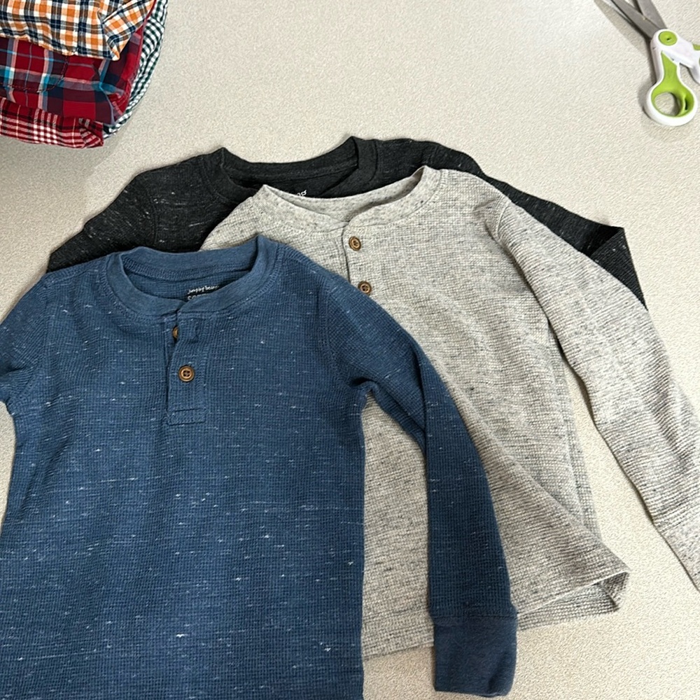 3 long sleeve thermal shirt. Blue, gray, black